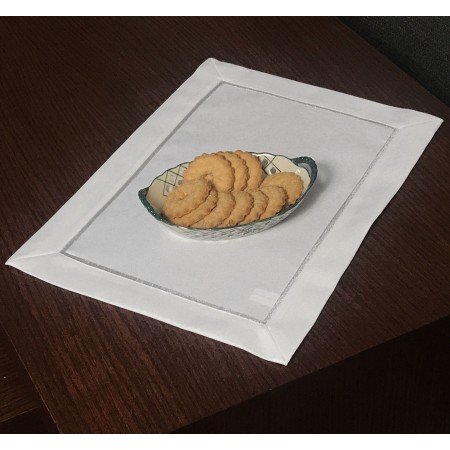 Serwetka len z lamówką 32x45 cm biały z srebrną lamówką. STP-002  Cena jest za całą paczkę 2szt.