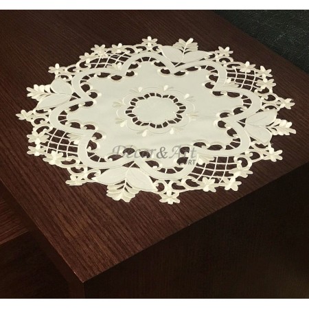 Obrus haftowany 50 cm koło écru DA-136560