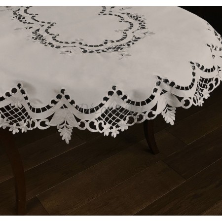 Obrus haftowany 130 cm koło écru DA-136560