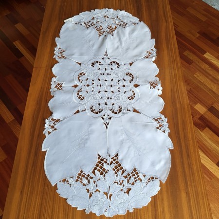 Bieżnik haftowany 50x100 cm owal biały DA-14813